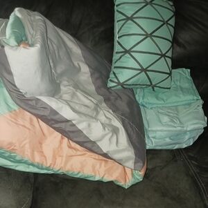 Multicolor Bedding Set